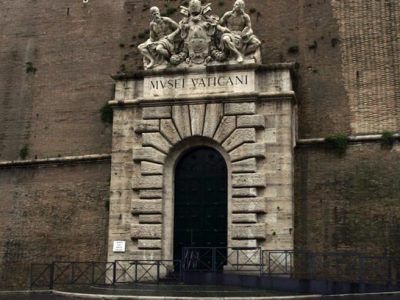Crolla l’intonaco, attimi di panico ai Musei Vaticani