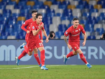 Napoli, è sempre più notte fonda: 0-2 in casa con la Viola