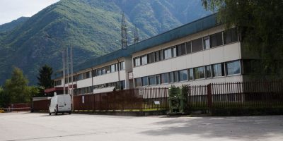 Un giovane muore sul lavoro in una ditta di tra...