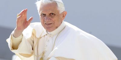 Papa Benedetto XVI ha chiesto di togliere la su...
