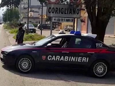 Accoltella il padre al petto per futili motivi, arrestato