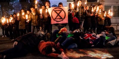 Extinction Rebellion, manifestazione davanti al...