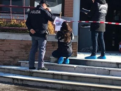 Donna si da fuoco davanti al Tribunale dei minori di Mestre
