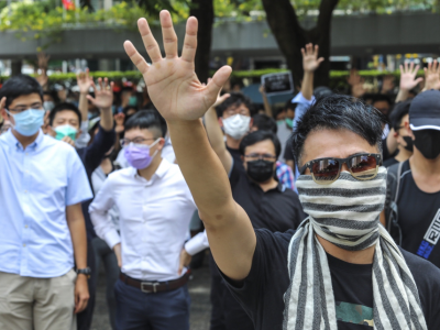 Hong Kong, smascherati e feriti poliziotti in borghese infiltrati