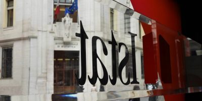 Istat, calo dei prezzi: -0,2% su base mensile e...