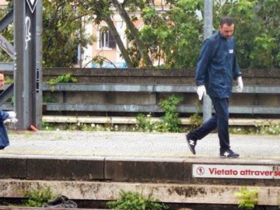 Con le cuffiette non sente arrivare il treno, perde la vita un 16enne