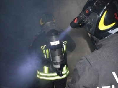 Crolla palazzina a Catania, ancora in corso le operazioni dei Vigili del fuoco