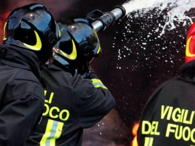 Una bimba di 7 anni muore fra le fiamme della casa, salve sorellina e mamma