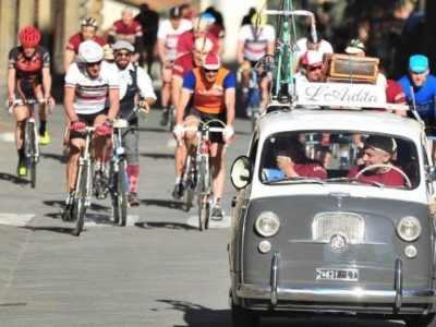 Maglie di lana, biciclette, polvere e tanta passione: ad Arezzo si corre l’Ardita