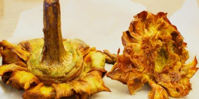 Carciofi alla giudia, da gustare come fossero &...