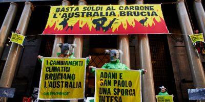 Greenpeace vs Intesa Sanpaolo: basta finanziame...