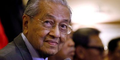 A 94 anni il primo ministro della Malaysia dà l...
