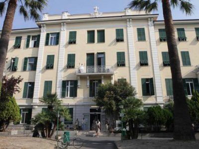 Nell’Imperiese: non gradisce il referto, picchia il medico