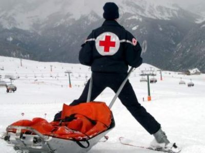 Sulle piste friulane, bimba cade sugli sci: è gravissima