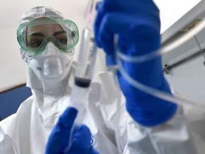 Coronavirus morto americano contagiato, stabile l’italiano le vittime salgono a 772