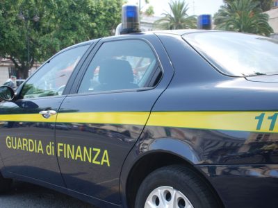 Scoperto un arsenale, interrati in bidoni pistole, fucile, AK47 e cartucce