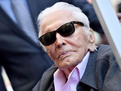 Nel testamento Kirk Douglas lascia oltre 60 milioni di dollari in beneficenza