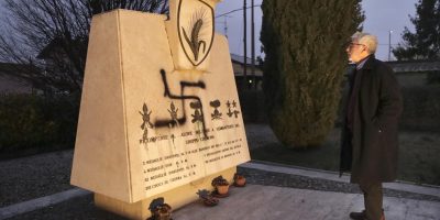 Imbrattato con una svastica il monumento alla B...