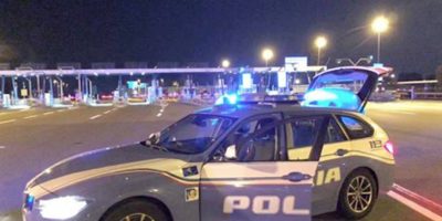 In moto contromano sulla tangenziale per sfuggi...