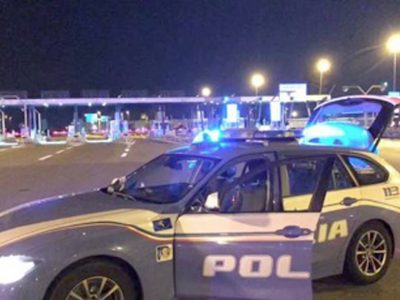 In moto contromano sulla tangenziale per sfuggire ad un controllo, identificato