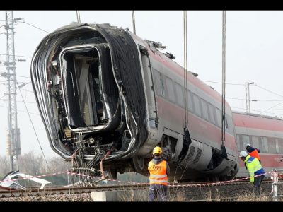 Terminata la rimozione dei vagoni del Frecciarossa 1000