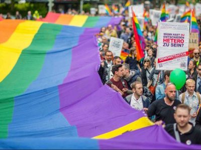 Svizzera, vince il sì al referendum contro l’omofobia