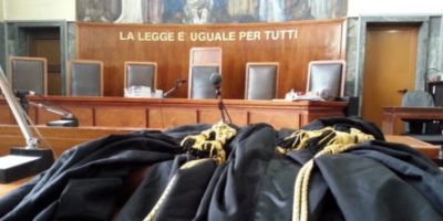 Diede fuoco ad una donna provocandole gravi ust...