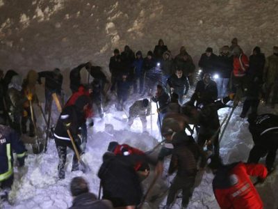 Turchia, 33 i morti dovuti alla valanga che ha travolto un bus