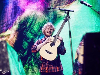 Da Ed Sheeran a Pierce Brosnan, le star che hanno provato a imbarcare armi in aereo