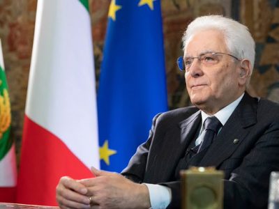 Mattarella rivolge un pensiero alle famiglie delle vittime e bacchetta l’Ue