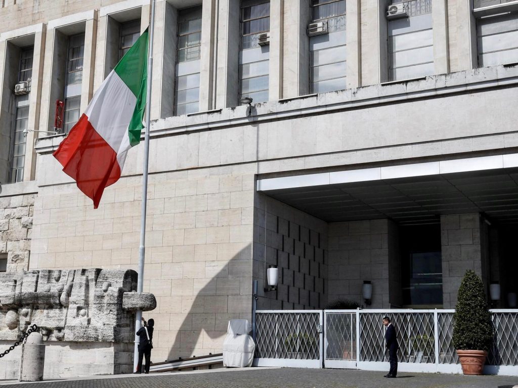 Bandiere mezz'asta Italia