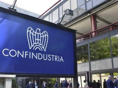 Confindustria: “Economia italiana colpita nel cuore”