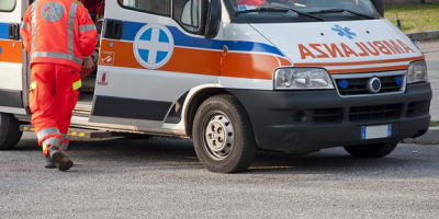 Resta bloccata in casa con il cadavere del mari...