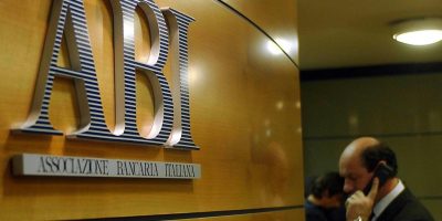 L’Abi invita a non andare in banca per ef...
