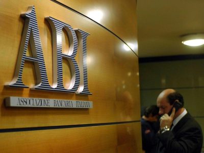 L’Abi invita a non andare in banca per effettuare prelievi e operazioni