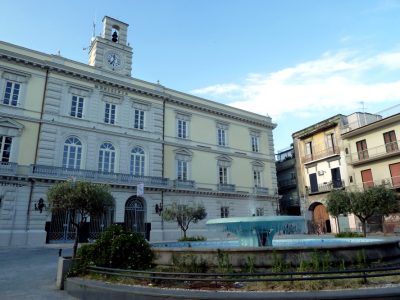 “Denunciate chi vuole estorcervi denaro a nome mio”