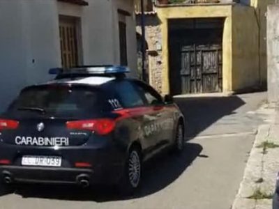 Vandalizzano auto d’epoca, questa l’impresa di tre imbecilli