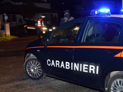 Il cane trova la droga nella lavatrice, in manette italiana e senegalese clandestino