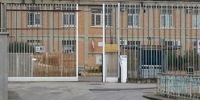 Sospensione colloqui per il virus, rivolta nel ...