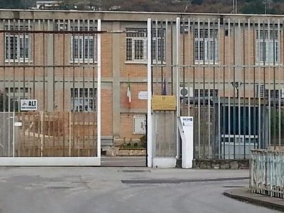 Sospensione colloqui per il virus, rivolta nel carcere di Salerno