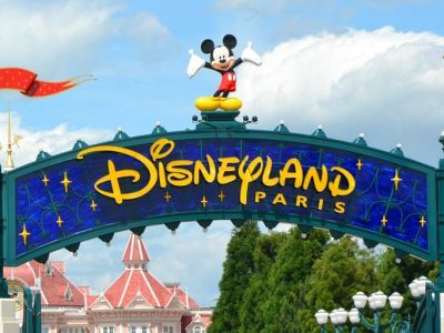 Disneyland Parigi chiude per il Covid-19, vacanza forzata per Topolino e Paperino