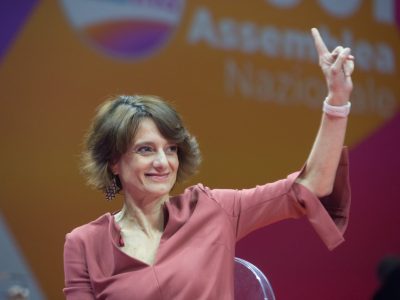 Bonetti su Smart working e figli: monta la polemica sui social