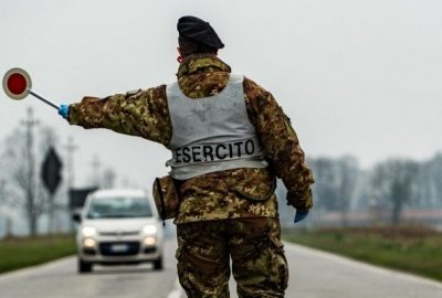 Nuove misure restrittive e l’invito a restare a casa contro il Covid-19, con l’Eserci...
