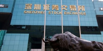 Borsa di Hong Kong, un tonfo all’apertura...