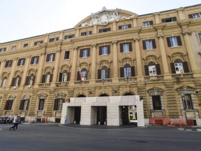 Coronavirus, Mef: “Interventi economici a sostegno di imprese e lavoratori limitati nel tempo