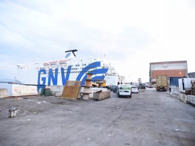 Coronavirus, nave con 125 persone bloccata a Napoli