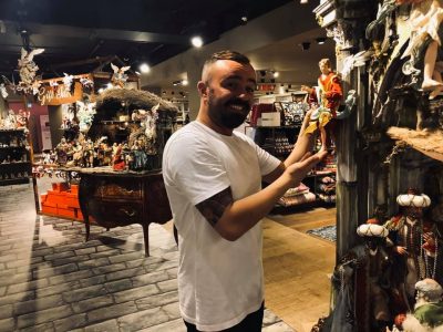 A San Gregorio Armeno si sdrammatizza il Covid-19 con una statuetta