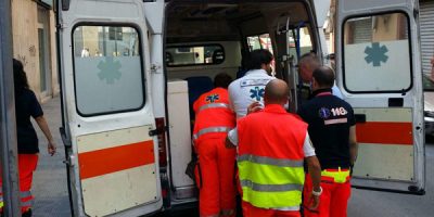 Resta intrappolato nel grembiule che va a fuoco...