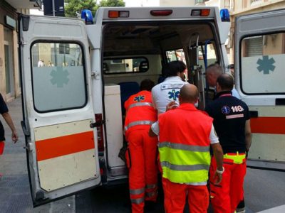 Resta intrappolato nel grembiule che va a fuoco, morto ex capostazione