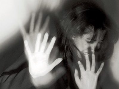 Picchia a sangue la ex e aggredisce i carabinieri intervenuti, arrestato